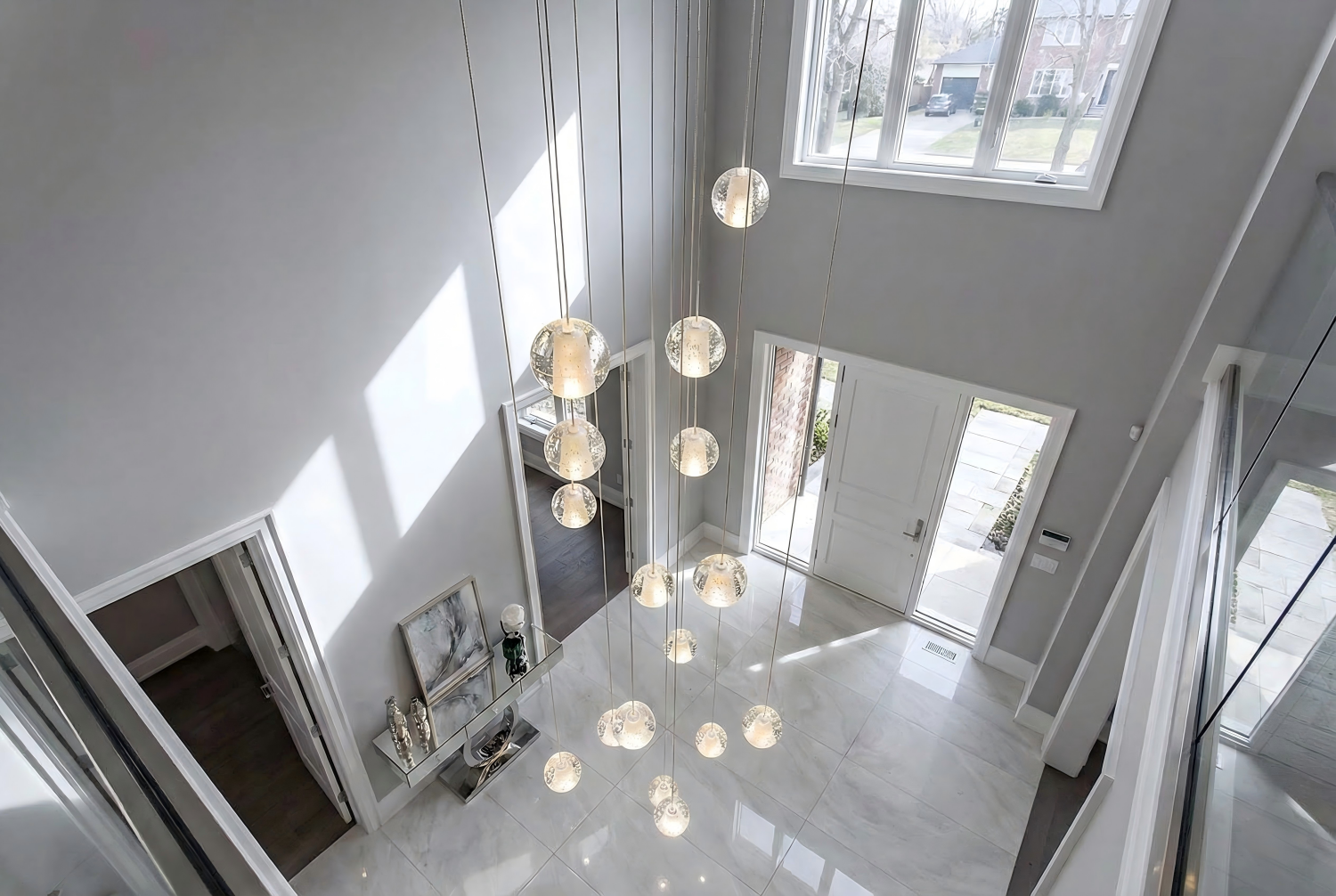 3 High-Ceiling Chandelier Solutions for the Foyer of Your Home